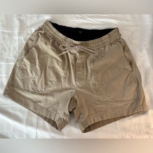 Lululemon men bowline khaki shorts 5” large (Utilitech)